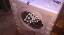 Установить в ванной комнате отдельностоящую стиральную машину на готовые коммуникации