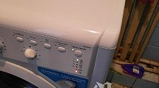 Демонтировать и установить отдельно стоящую стиральную машину Indesit IWSB 5085 в ванной комнате