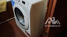 Установить отдельно стоящую стиральную машину indesit в ванной комнате