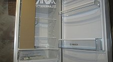 Работа по перевешиванию дверей на холодильнике Bosch KGN39VL15