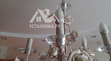 Собрать и установить подвесную люстру на крючке