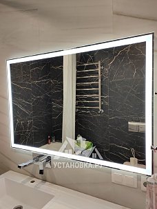 Установить зеркало в ванной комнате