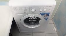 Установить в ванной и стиральную машину Indesit IWSD 6105 B