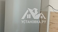 Установить стиральную машину и холодильник