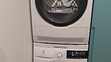 Установить новую сушильную машину Electrolux в колонну 