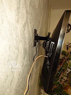 Установить/подвесить и настроить телевизор