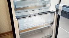 Установить отдельностоящий холодильник Горенье с перевесом дверей (с дисплеем)