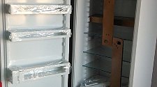 Перевесить фасады на встроенном холодильнике