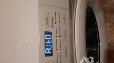 Установить отдельностоящую стиральную машину