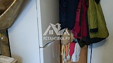 Установить отдельностоящий новый холодильник