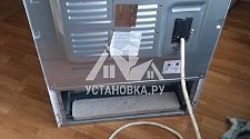 Установить в ванной комнате отдельностоящую стиральную машину Hotpoint-Ariston и на кухне установить электрическую плиту Beko