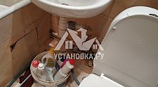 Установить отдельностоящую стиральную машину Индезит в ванной комнате на готовые коммуникации