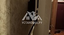 Установить на кронштейн (кронштейн уже установлен) и настроить телевизор LG диагональю до 32 дюймов