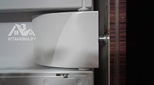 Установить встроенный двухкамерный холодильник