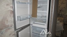 Работа по перевешиванию дверей на холодильнике Bosch KGN39VL15