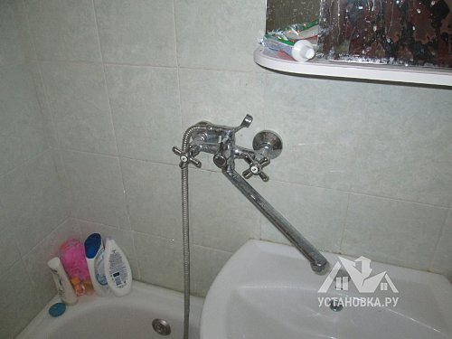 Демонтировать и установить смеситель в ванной комнате