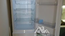 Перенавесить двери холодильника