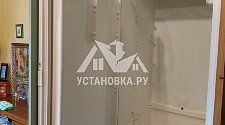 Установка встроенного холодильника