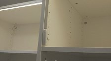 Установить светодиодную ленту в декоративном профиле в гардеробном шкафу
