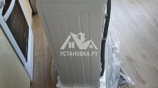 Установить отдельно стоящую в ванной новую на готовые коммуникации новую стиральную машину Hotpoint-Ariston