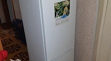Установить отдельностоящий холодильник