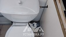 Установить отдельностоящую стиральную машину.