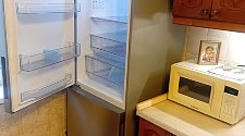 Перевесить двери на холодильнике
