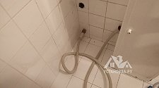 Установить стиральную машину соло в ванной на место старой