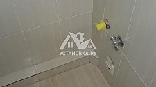 Установить в ванной комнате отдельностоящую стиральную машину Whirlpool AWE 6516 на готовые коммуникации