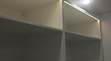 Установить светодиодную ленту в декоративном профиле в гардеробном шкафу