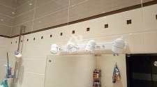 Установить настенный светильник в ванной комнате