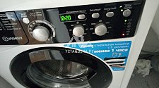 установить в ванной на готовые коммуникации новую стиральную машину Индезит