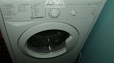 Установить стиральную отдельностоящую машину Indesit IWUB 4085 в ванной
