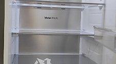 Установить холодильник и перенавесить на нём двери