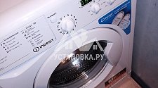 Установить в ванной комнате  отдельностоящую стиральную машину Indesit IWUD 4105