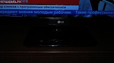 Установить телевизор на подставку LG 24LJ480U