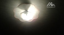Установить две люстры на крюках