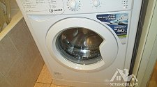 Установить в ванной стиральную машину Indesit IWUB 4085