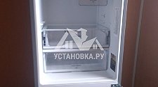 Установить отдельностоящий холодильник Аристон с перевесом дверей с дисплеем