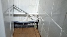 Установить в ванной комнате отдельно стоящую  стиральную машину Аристон вместо прежней