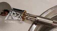 Установить смеситель на мойке