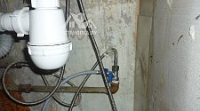 Установить стиральную отдельностоящую машину Indesit IWUB 4085 на кухне