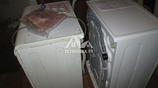 Установить отдельностоящую стиральную машину в ванной комнате на готовые