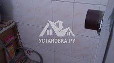 Установить отдельностоящую стиральную машину Bosch в ванной комнате на готовые коммуникации на место старой