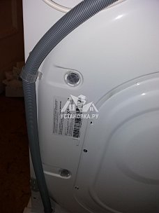 Установить новую стиральную машину Indesit отдельно стоящую в ванной