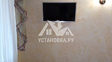 Установить телевизоры на кронштейны 