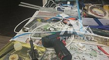Установить светодиодную ленту в декоративном профиле в гардеробном шкафу