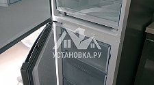 Установить отдельностоящий холодильник Bosch с перевесом дверей (с дисплеем)