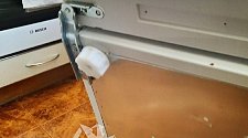 Перенавесить двери холодильника