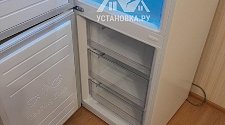 Установить холодильник или морозильник/Перенавесить двери холодильника
